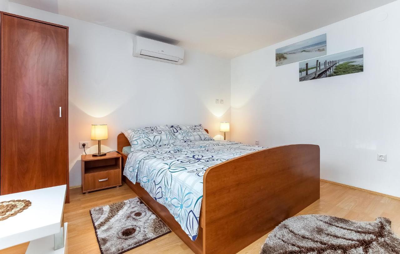 Ivana B4 N1 Porec Luaran gambar