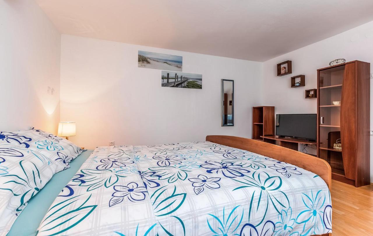 Ivana B4 N1 Porec Luaran gambar